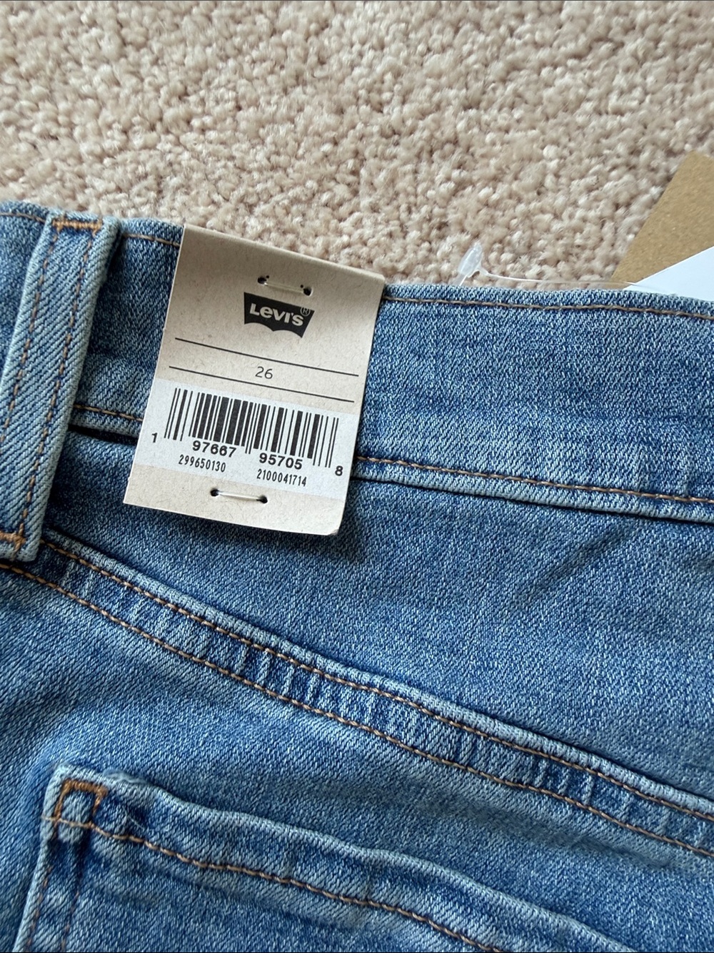 Levi's Mid-Length Denim Shorts in Medium Blue Wash - Picture 5 of 5